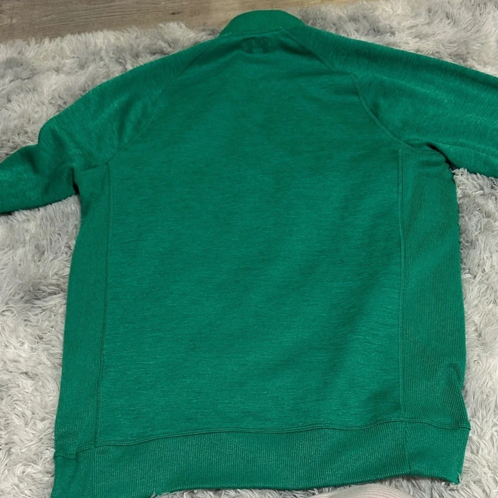 Under Armour Men's green quarter zip